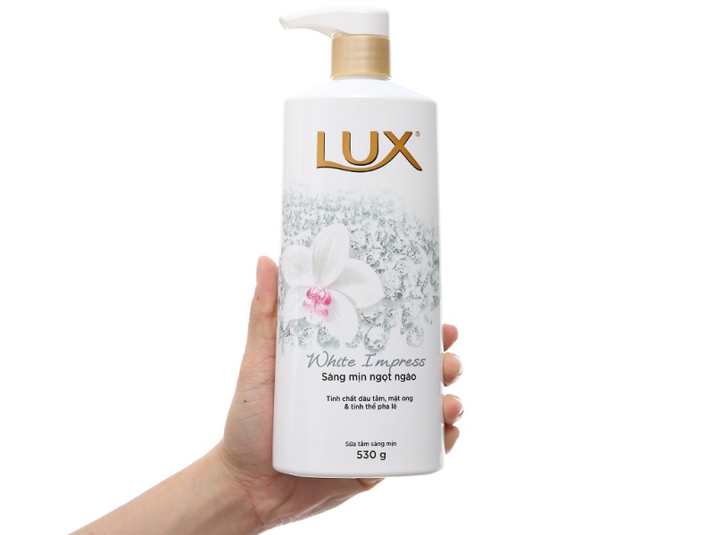 Sữa tắm Ngọt Ngào Lux White Impress - ảnh: internet